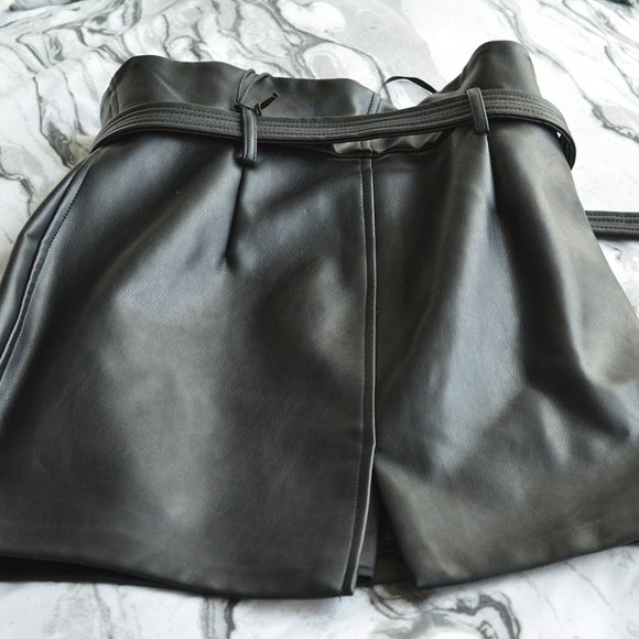 BNWT Blank NYC Black Vegan Leather‎ Mini Skirt - Picture 4 of 8